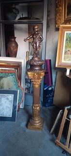 Te koop houten beeld  op betonnen  voet schilderij  pieter v, Ophalen of Verzenden