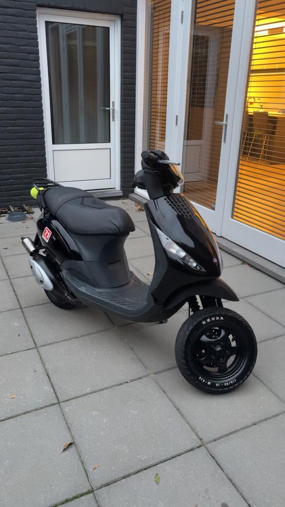 Piaggio zip 70 2t, Fietsen en Brommers, Scooters | Piaggio, Zo goed als nieuw, Zip, Maximaal 45 km/u, Tweetakt, Ophalen