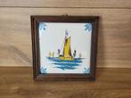Ingelijst Makkum Delfts blauw tegeltje van een schip, Antiek en Kunst, Ophalen of Verzenden