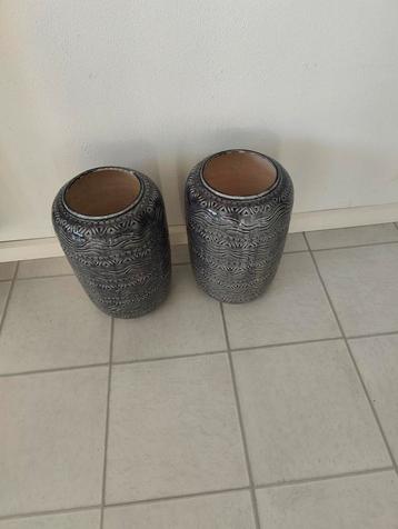 Bloempotten 2 x beschikbaar voor biedingen