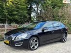 Volvo V60 3.0 T6 AWD Summum van 1ste eigenaar Zwitserse auto, Auto's, Automaat, Euro 5, Zwart, Vierwielaandrijving