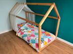 Kinderbed met huisframe, Kinderen en Baby's, Kinderkamer | Bedden, Ophalen, 85 tot 100 cm, Zo goed als nieuw, Matras