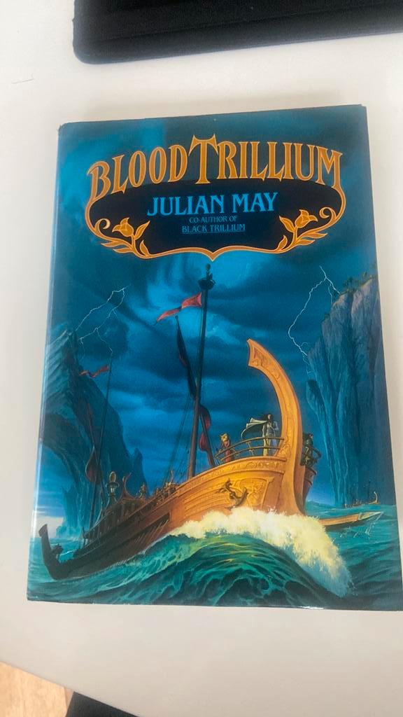 Julian May - Blood Trillium (Hardcover Fantasy), Boeken, Fantasy, Zo goed als nieuw, Ophalen of Verzenden