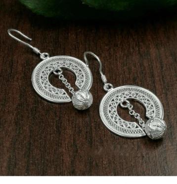 Zilver handmade oorbellen beschikbaar voor biedingen