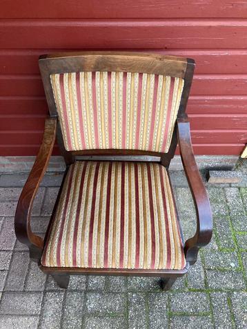 Antieke stoel evt voor bureau. Uit ca 1925/30 beschikbaar voor biedingen