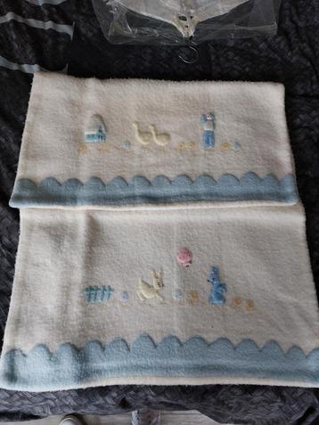 2 vintage wollen dekentjes beschikbaar voor biedingen