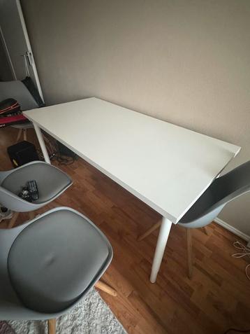 Eettafel beschikbaar voor biedingen
