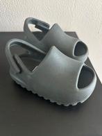 Adidas yeezy slide *zo goed als nieuw*, Kinderen en Baby's, Ophalen of Verzenden, Zo goed als nieuw, Schoentjes