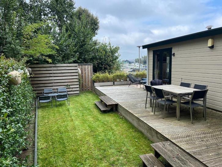 Stacaravan aan het water op uniek plekje in Friesland, Caravans en Kamperen, Stacaravans, tot en met 4, Ophalen