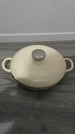 Nieuw! Beige SMEG pan gietijzer Cast Iron Braiser 26 cm, Ophalen of Verzenden, Nieuw, Overige materialen, Koekenpan of Braadpan
