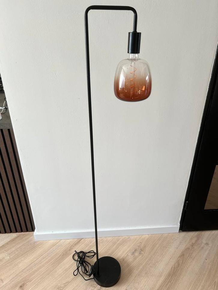 Stijlvolle staande lamp met CALEX Kiruna lamp, Huis en Inrichting, Lampen | Vloerlampen, Zo goed als nieuw, 150 tot 200 cm, Metaal