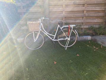 Leuke Damesfiets met Mand beschikbaar voor biedingen