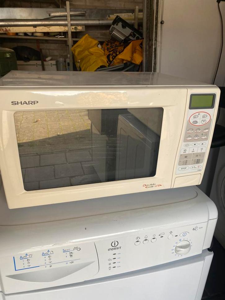Combimagnetron van Sharp, Witgoed en Apparatuur, Magnetrons, Gebruikt, Vrijstaand, Combimagnetron, 45 tot 60 cm, Grill, Hete lucht
