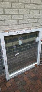 Raam, wit kunststof kozijn, helemaal nieuw, Doe-het-zelf en Verbouw, Kozijnen en Schuifpuien, 75 tot 150 cm, Kunststof, Raamkozijn
