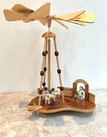 Vintage Kerstpiramide Ertsgebergte Fa Herold beschikbaar voor biedingen