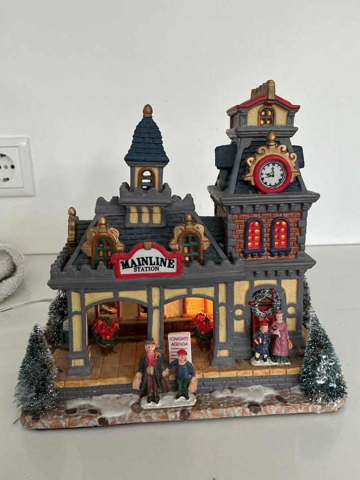 Kersthuis Mainline Station aanvulling kerstdorp, Diversen, Kerst, Zo goed als nieuw, Ophalen of Verzenden