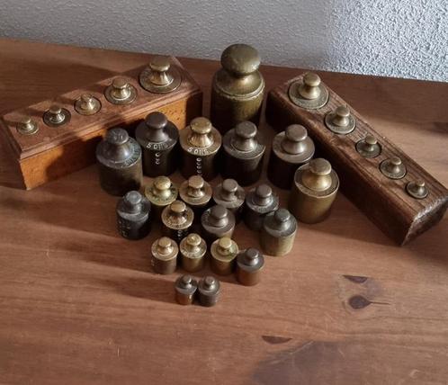 2 Blokken met gewichten en 22 losse messing gewichten, Antiek en Kunst, Antiek | Koper en Brons, Koper, Verzenden