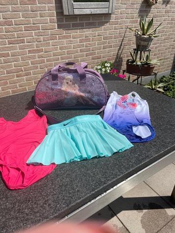 Topmodel turntas met turnpakjes maat 9-10 jaar aan spotprijs beschikbaar voor biedingen