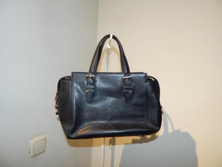 Elisabetta Franchi zwarte handtas gouden hardware merk, Sieraden, Tassen en Uiterlijk, Tassen | Damestassen, Gebruikt, Handtas