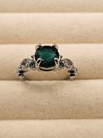 Antiek stijl verzilverde ring met synthetische smaragd, Sieraden, Tassen en Uiterlijk, Ringen, Nieuw, Ophalen of Verzenden