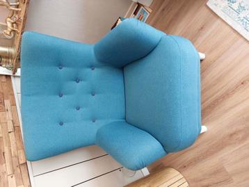 Blauw/groene fauteuil voor een prikkie beschikbaar voor biedingen