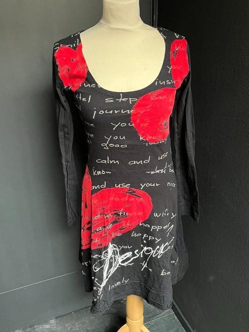 Zwart rode dames jurk van DESIGUAL maat M, Kleding | Dames, Jurken, Zo goed als nieuw, Maat 38/40 (M), Zwart, Boven de knie, Ophalen of Verzenden