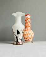 Vintage Opaline vazen swirl Italy Space Age wit oranje MCM, Antiek en Kunst, Antiek | Glas en Kristal, Ophalen of Verzenden