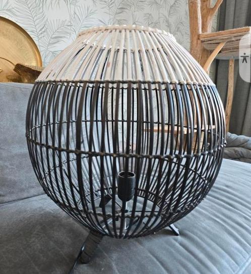 Zwart witte rotan tafellamp, ca 40 cm doorsnede, Huis en Inrichting, Lampen | Tafellampen, Gebruikt, Minder dan 50 cm, Overige materialen