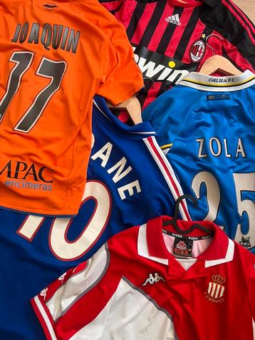 Meerdere soorten voetbalshirts beschikbaar voor biedingen