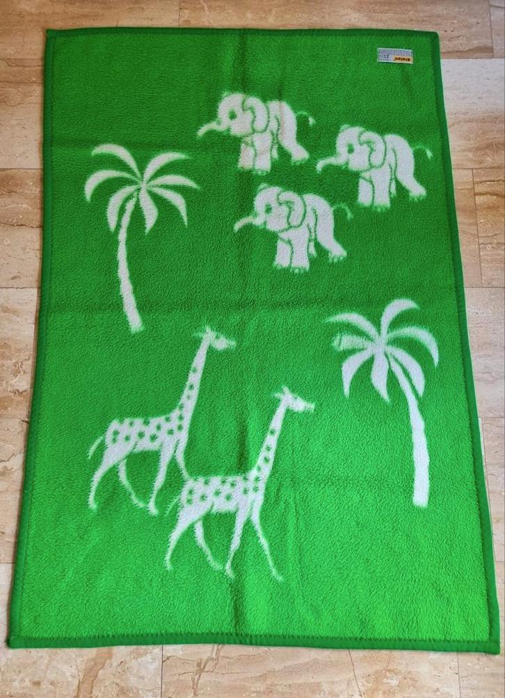 Retro groen wollen deken Dralon olifantjes giraffes plaid, Verzamelen, Retro, Huis en Inrichting, Ophalen of Verzenden