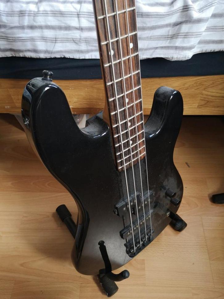 Basgitaar Pretender met Ibanez versterker, Muziek en Instrumenten, Snaarinstrumenten | Gitaren | Bas, Zo goed als nieuw, Ophalen