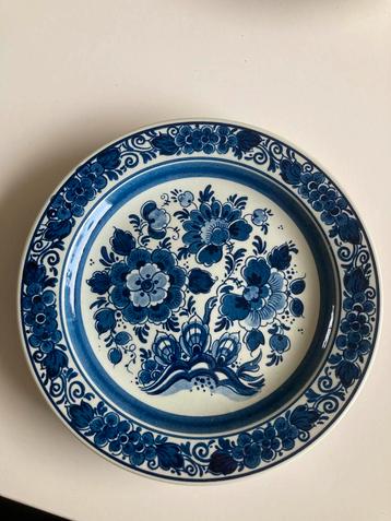 Delftsblauw Wandbord met Bloemen beschikbaar voor biedingen