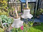 Twee vintage melkglas handlampjes, rokkapjes, messing pendel, Antiek en Kunst, Antiek | Lampen, Ophalen of Verzenden