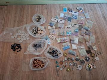 Kralen en Hangers - Groot Lot! beschikbaar voor biedingen