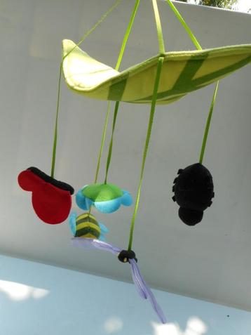 Mobiel kinderkamer. Ikea. Stof en vilt. Thema: insecten beschikbaar voor biedingen