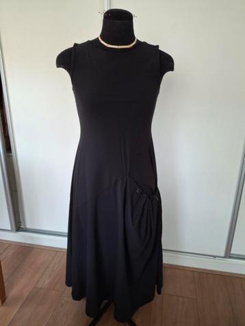 Zwarte jurk van Sarah Pacini beschikbaar voor biedingen