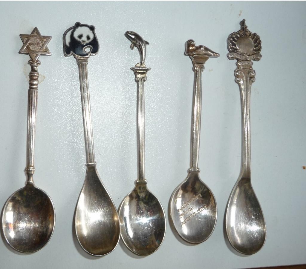 5 lepeltjes 3 v wwf, 1 v koningin wilhelmina fonds en Israel, Verzamelen, Verzenden, Verzilverd, Zo goed als nieuw, Metaal