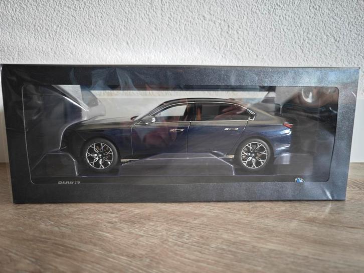 Minichamps BMW 7 Serie i7 xDrive60 2023 dealer editie nieuw, Hobby en Vrije tijd, Modelauto's | 1:18, Nieuw, Auto, MiniChamps
