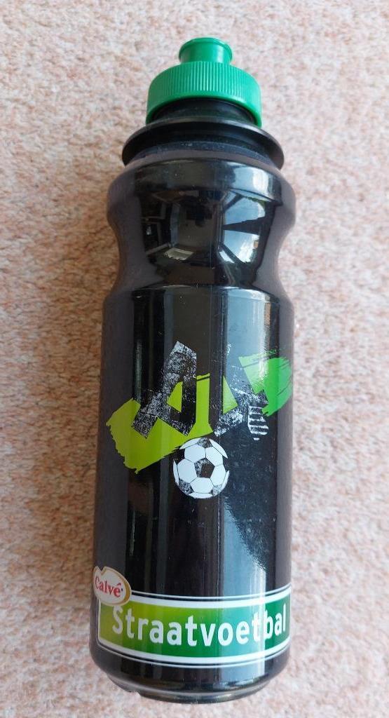 set Calvé drinkfles nw. met straatvoetbalhesje/hemdje groen, Sport en Fitness, Voetbal, Nieuw, Set, Ophalen