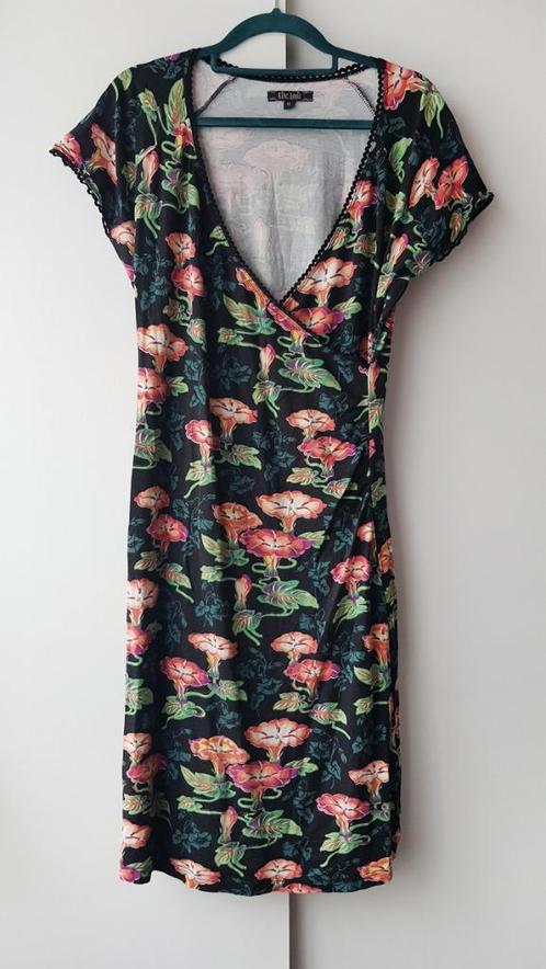 King Louie crossdress Maroon zwart met bloemen M, Kleding | Dames, Jurken, Zo goed als nieuw, Maat 38/40 (M), Zwart, Verzenden