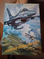 Vlucht door de tijd - 75 jaar Luchtmacht, Kolonel A.P. de Jong, Ophalen of Verzenden, Zo goed als nieuw, 1945 tot heden