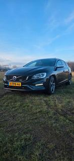 Volvo V60 D6 300pk R-Design Plug-in Hybrid 2015 Zwart, Auto's, Volvo, 1849 kg, Navigatiesysteem, 1800 kg, Zwart