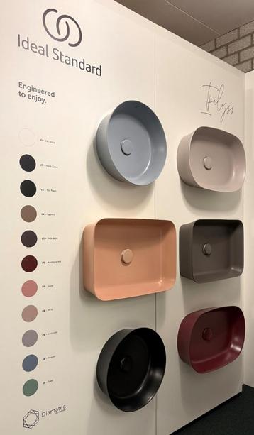 Ipalyss wastafels waskom van Ideal Standard showroomverkoop beschikbaar voor biedingen