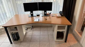 Gratis Bureau beschikbaar voor biedingen