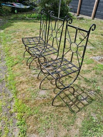Zware ijzeren tuinstoelen (decoratie) beschikbaar voor biedingen