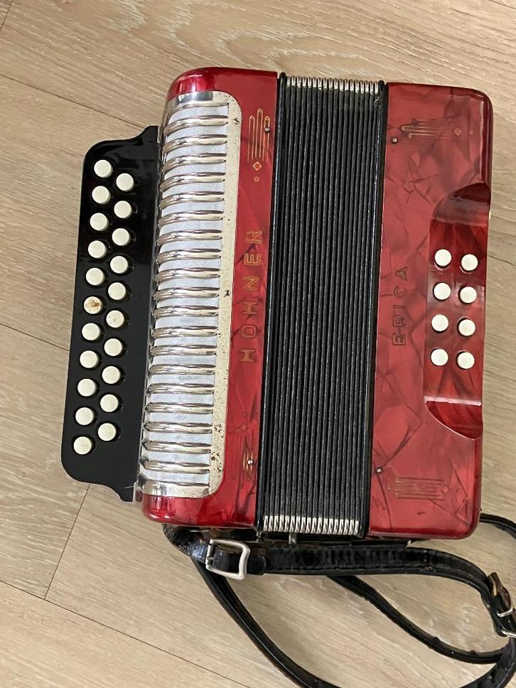 Hohner Erica trekzak trekharmonica CF, Muziek en Instrumenten, Accordeons, Gebruikt, Overige formaten, Hohner, Met riemen, Ophalen of Verzenden