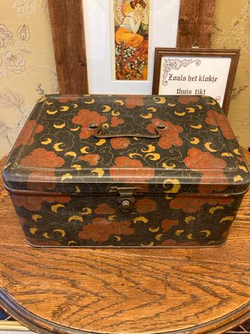 Grote Vintage Blikken Doos - 30,5 x 22 x 13 cm beschikbaar voor biedingen