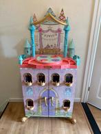 Houten Barbiekasteel met Dansplateau & Meubels, Ophalen of Verzenden, Gebruikt, Poppenhuis