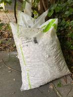 Gratis af te halen: 2 zakken witte kiezelstenen 25kg, Tuin en Terras, Grind, Keien en Split, Ophalen, Overige materialen