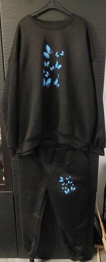  nieuwe Zwarte huispak met blauwe vlinders maat 52/54 , beschikbaar voor biedingen